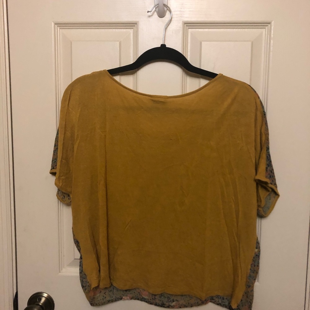 Tops - Picture 2 of 3